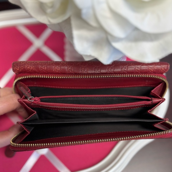 GUCCI Wallet, zipper around with ID pocket in very good condition, red color - Picture 6 of 11